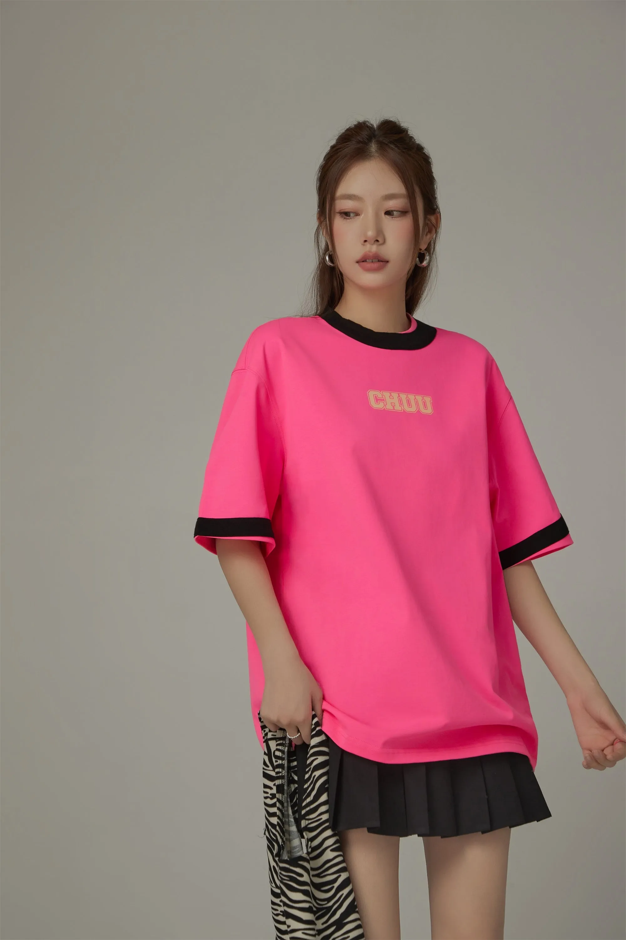 Chuu Color Matching Line Loose Fit T-Shirt