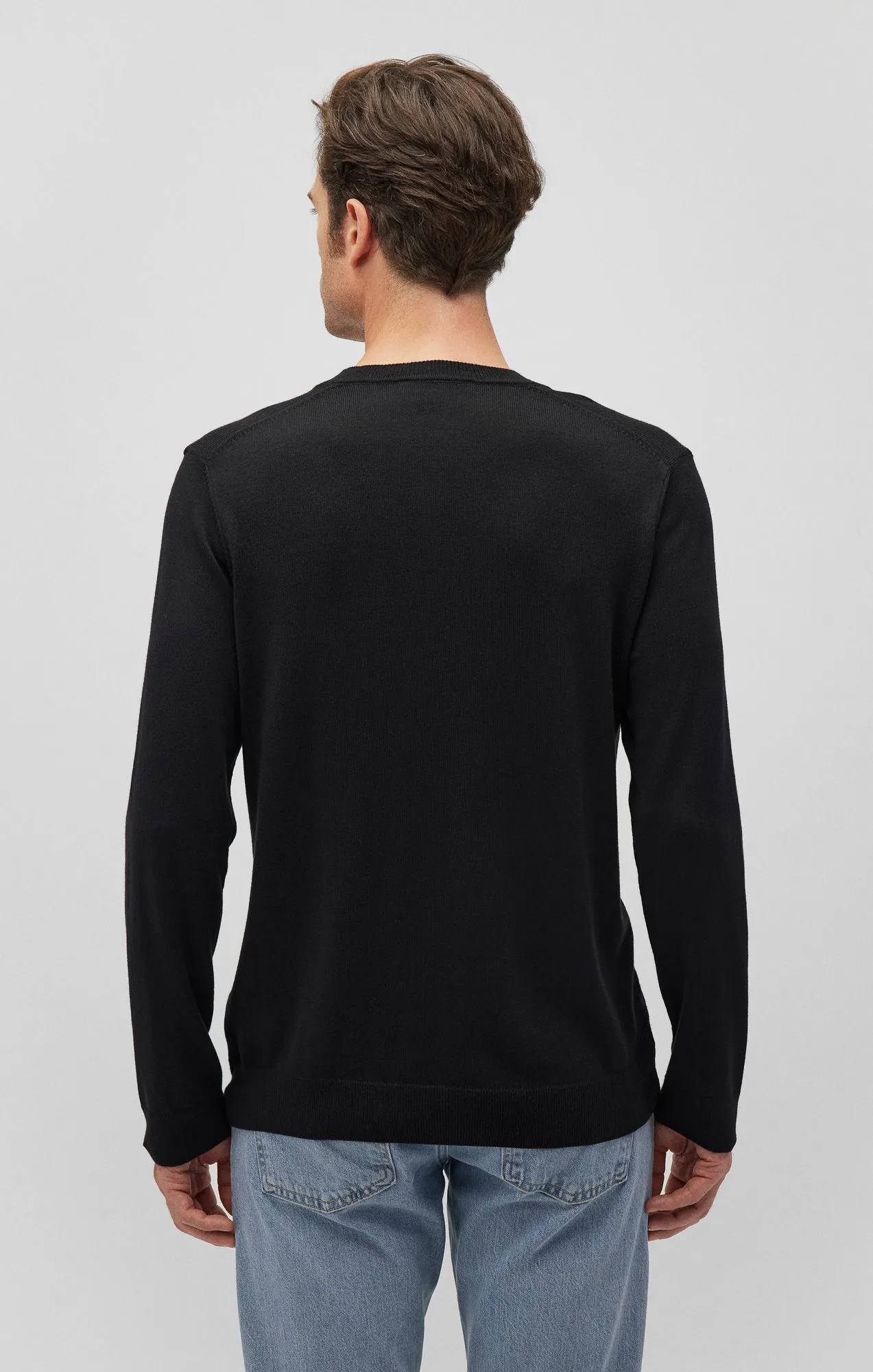 V-NECK SWEATER IN BLACK