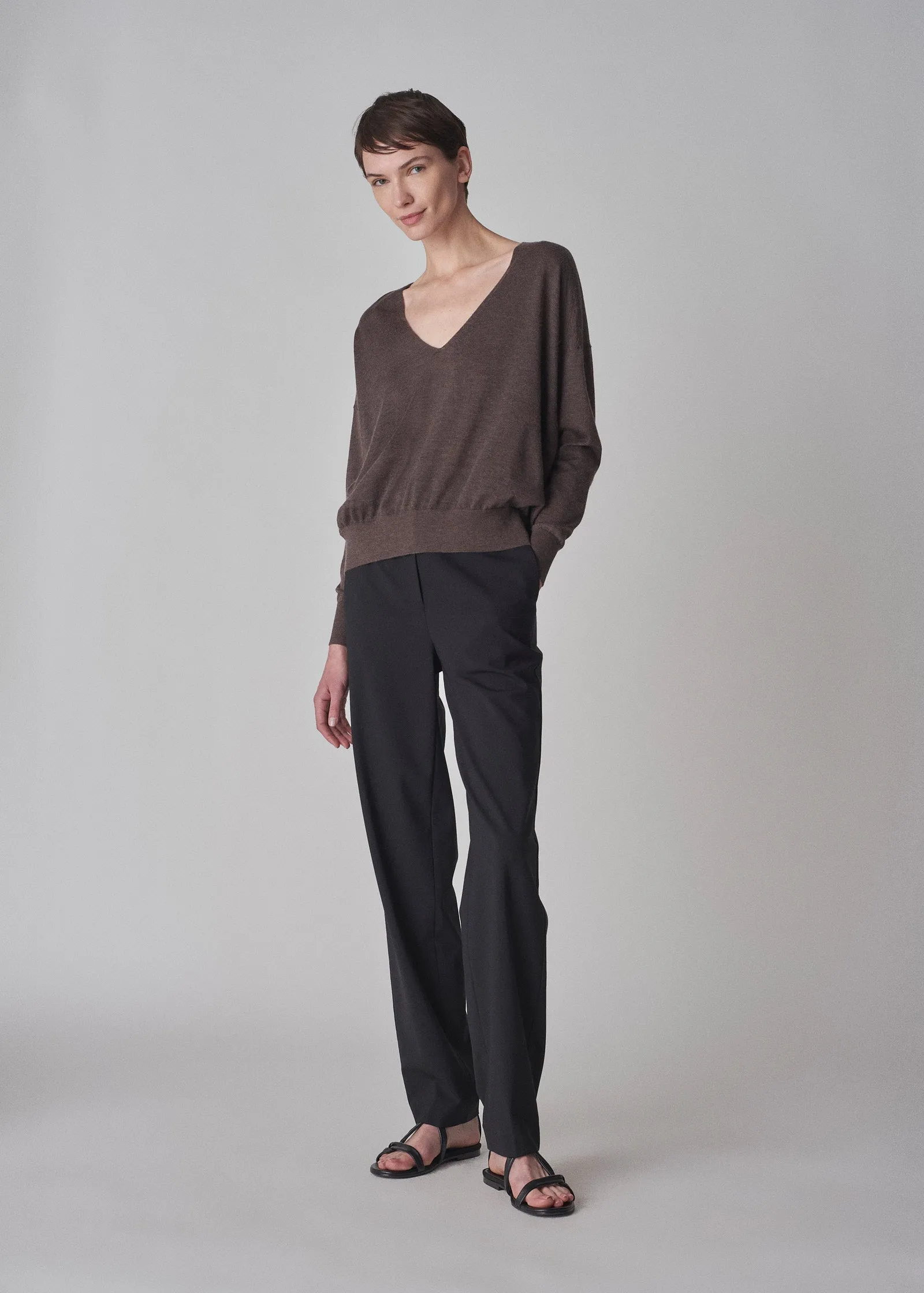 V-Neck Sweater in Fine Cashmere - Brown