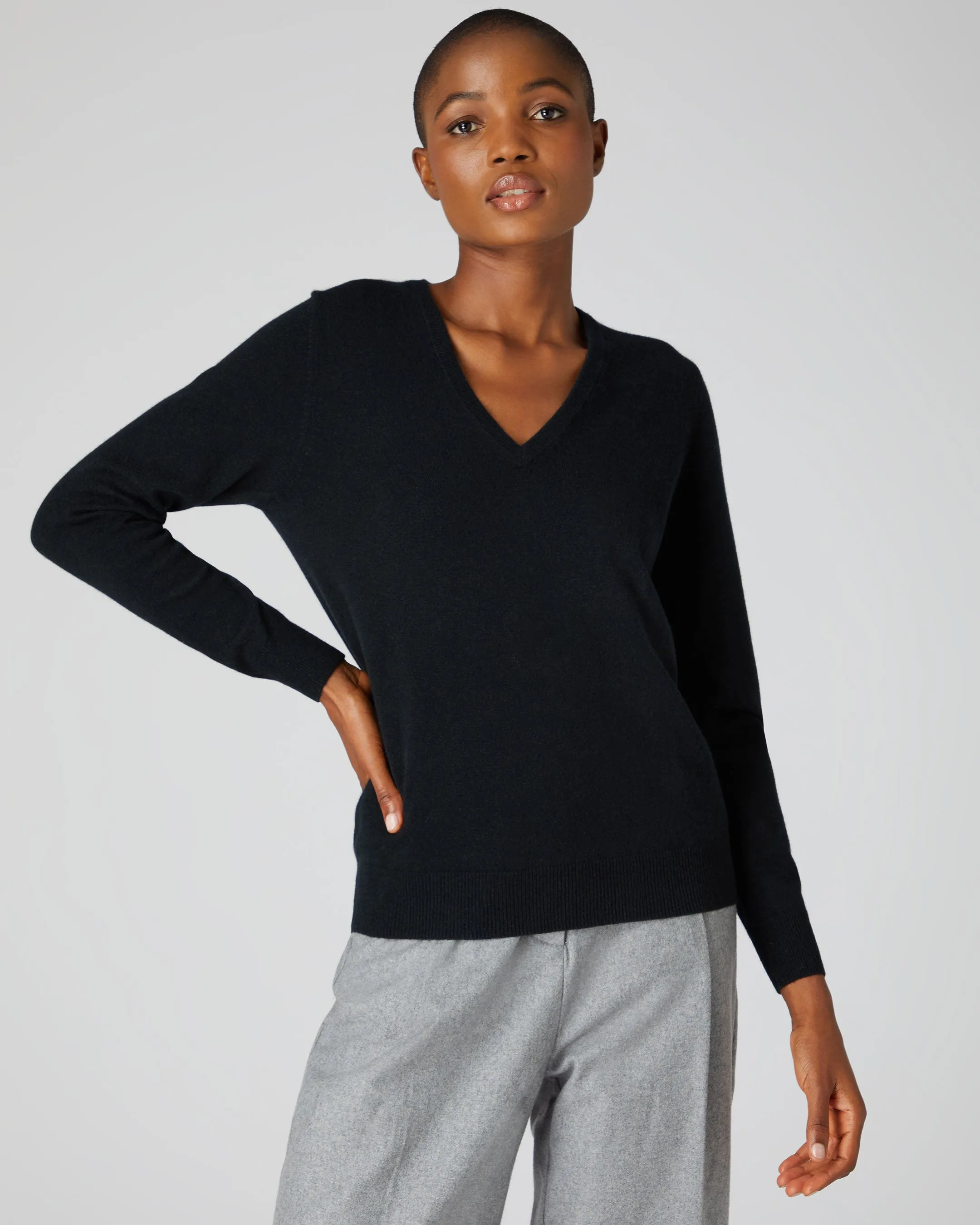 Women's Phoebe V Neck Cashmere Sweater Black